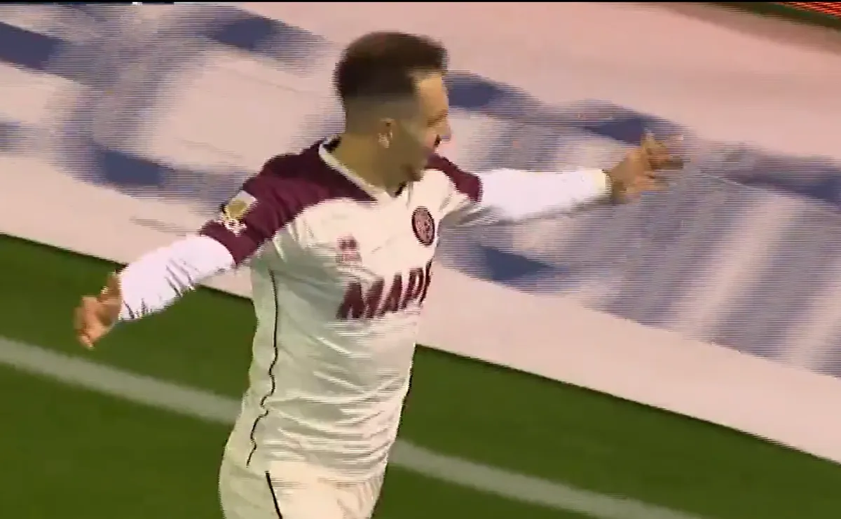 Felipe Peña volvió a mojar para Lanús.