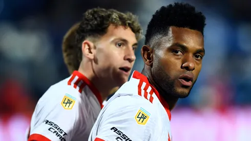 Borja y Colidio festejan un tanto de River.