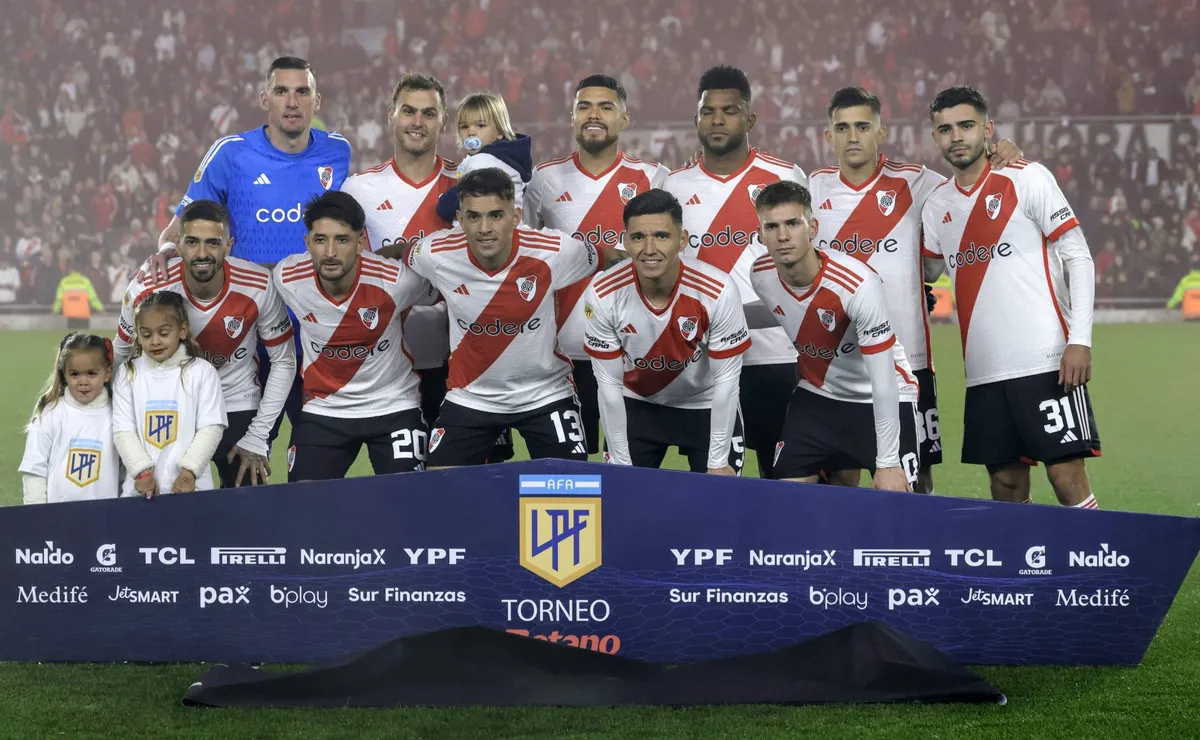 Los once titulares de River ante Sarmiento.