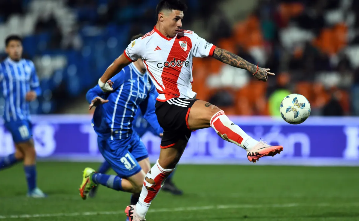 Adam Bareiro todavía no tiene goles en River.
