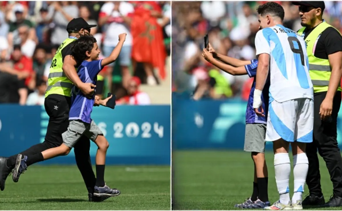 Julián Álvarez se sacó una selfie con un nene en medio de escándalo de Argentina vs Marruecos de los Juegos Olímpicos París 2024. El partido finalizó recién cuatro horas después del inicio (FOTO: Getty Images).