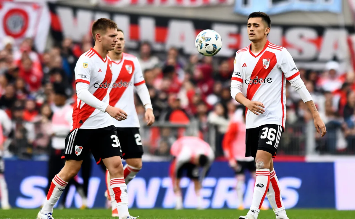 Los jugadores de River en el duelo ante Lanús.