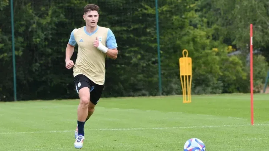 Julián Álvarez será titular en el debut de los JJ.OO. (AFA Prensa)