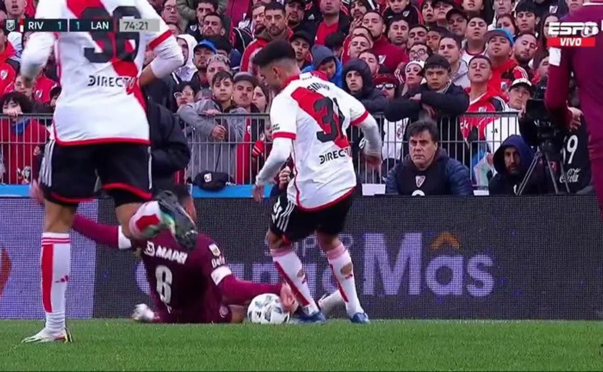 El audio del VAR en el posible penal por mano de Luciatti: "Mano de apoyo"