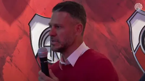 Demichelis no descartó jugar con cinco defensores.