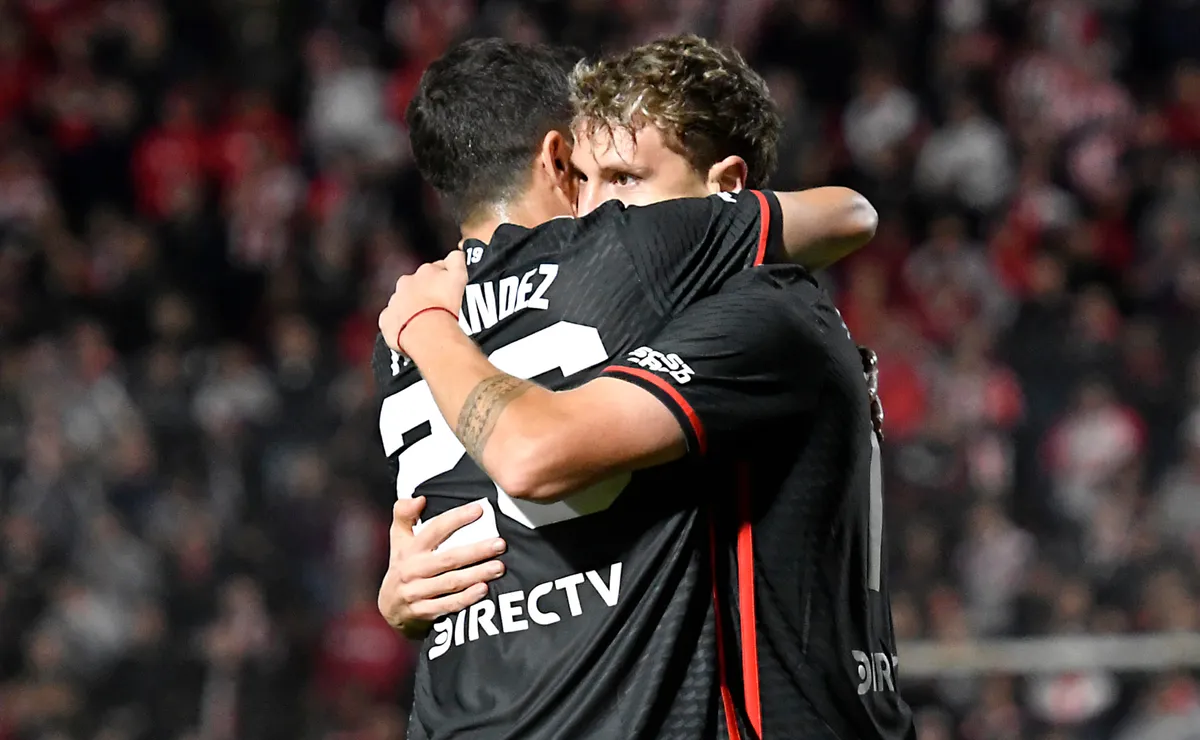 El abrazo entre Colidio y Nacho Fernández.