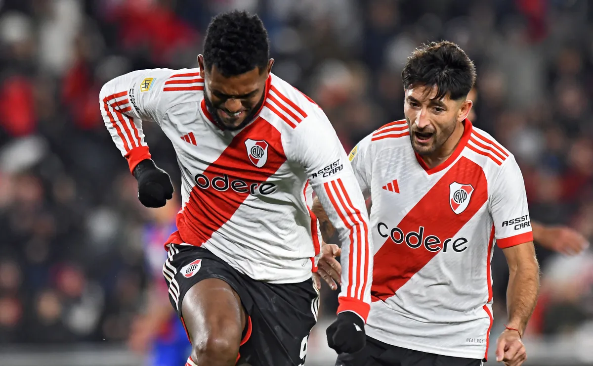 Borja festeja junto a Casco.