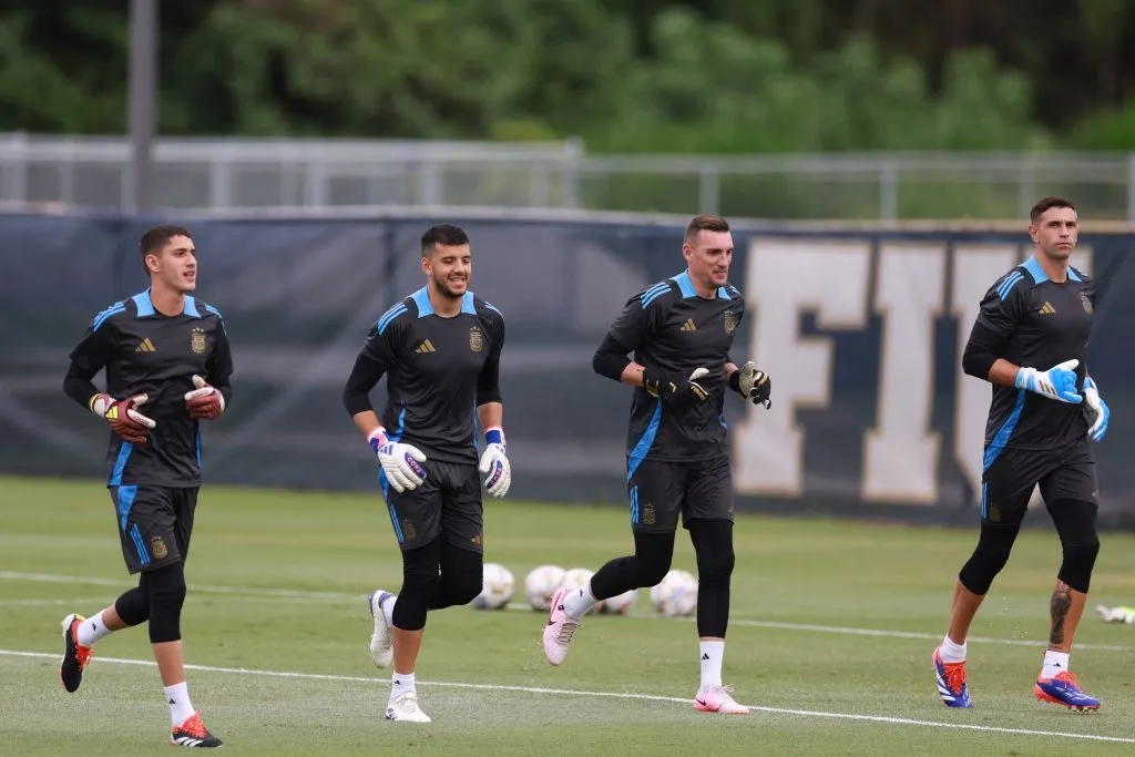 Armani vuelve a River. (Getty)