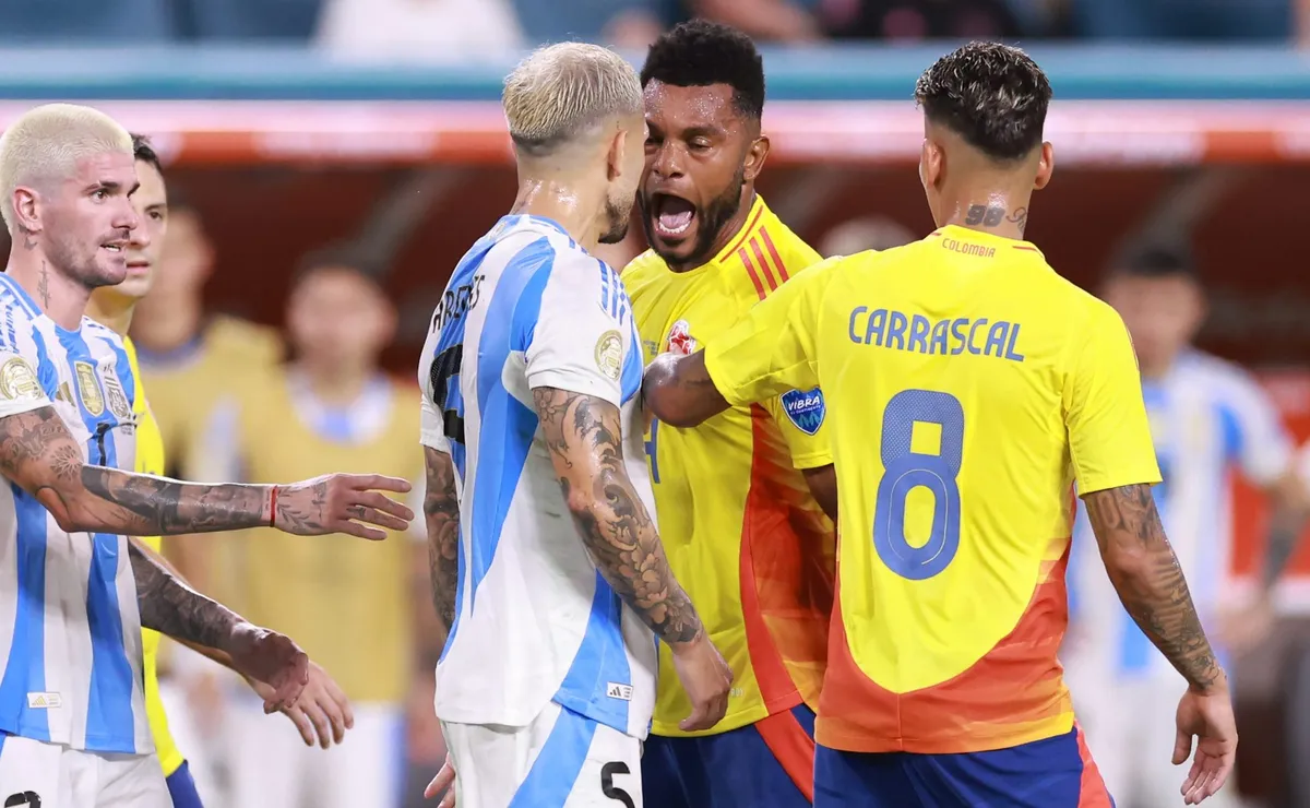Borja entró y se peleó con todos.