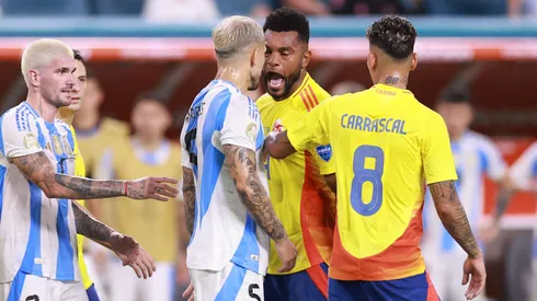 Borja entró y se peleó con todos.