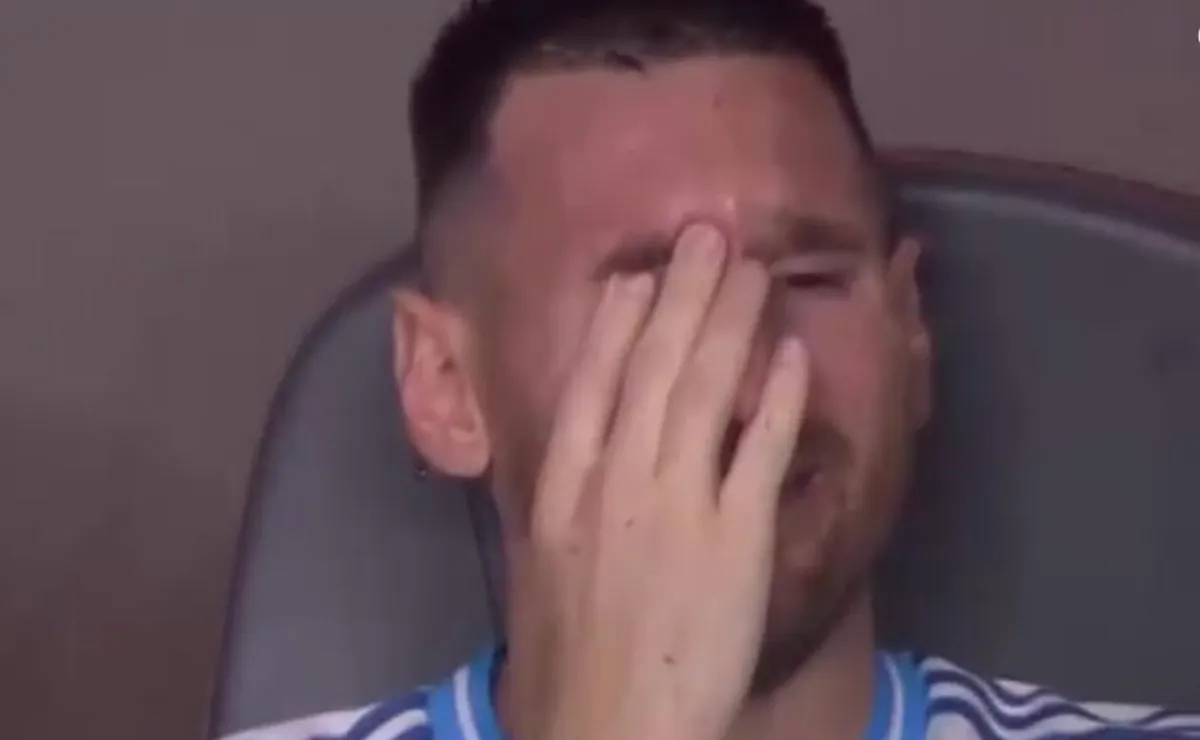 Messi, llorando tras salir lesionado (Captura TV).