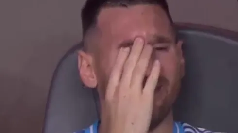 Messi, llorando tras salir lesionado (Captura TV).