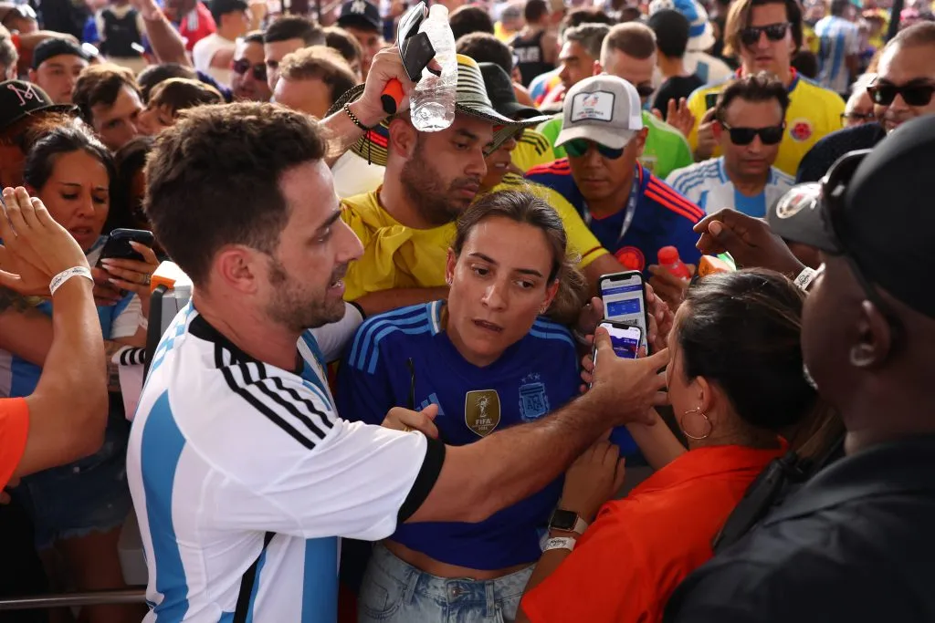 Personas con entrada no pueden entrar al estadio (Foto: Getty).