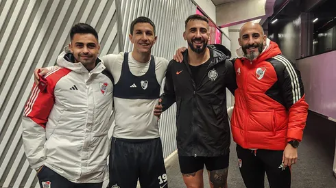 La foto de Pratto con sus viejos compañeros.