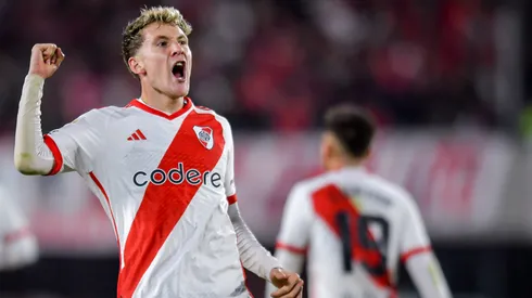 Facundo Colidio festeja un tanto de River.