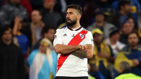 El Oso Pratto vuelve al Monumental y se reencuentra con los hinchas de River.