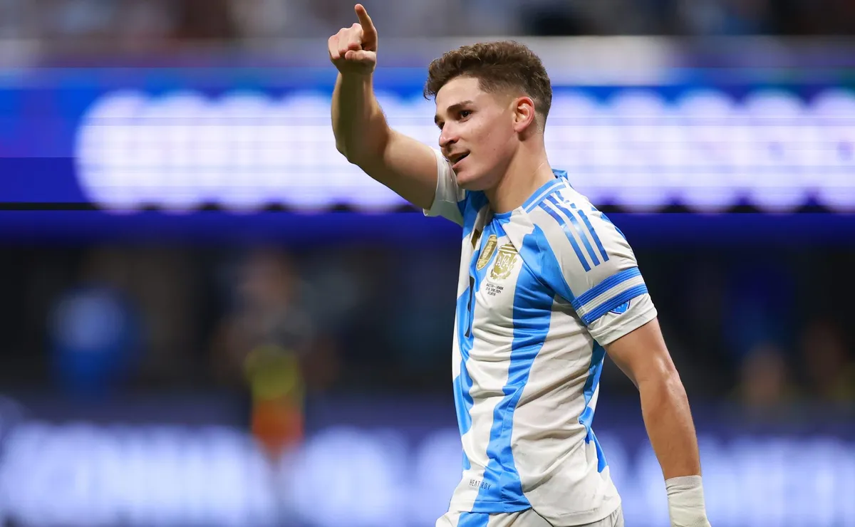Julián Álvarez busca salir del Manchester City.