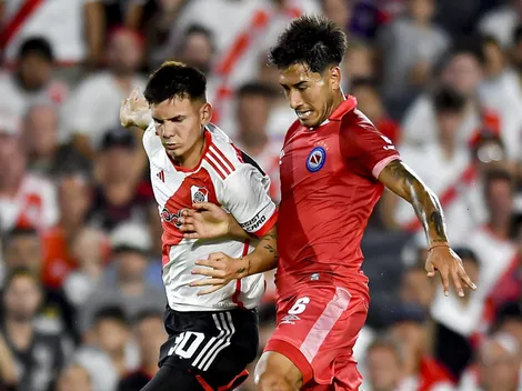 River sondeó a un ex lateral del Barcelona ante la posible salida de Enzo Díaz