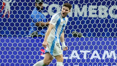 Julián Álvarez festeja el gol de Argentina.