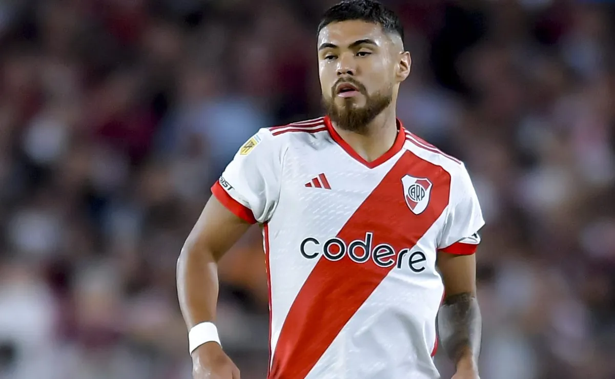 Paulo Díaz se mantiene firme en el once.