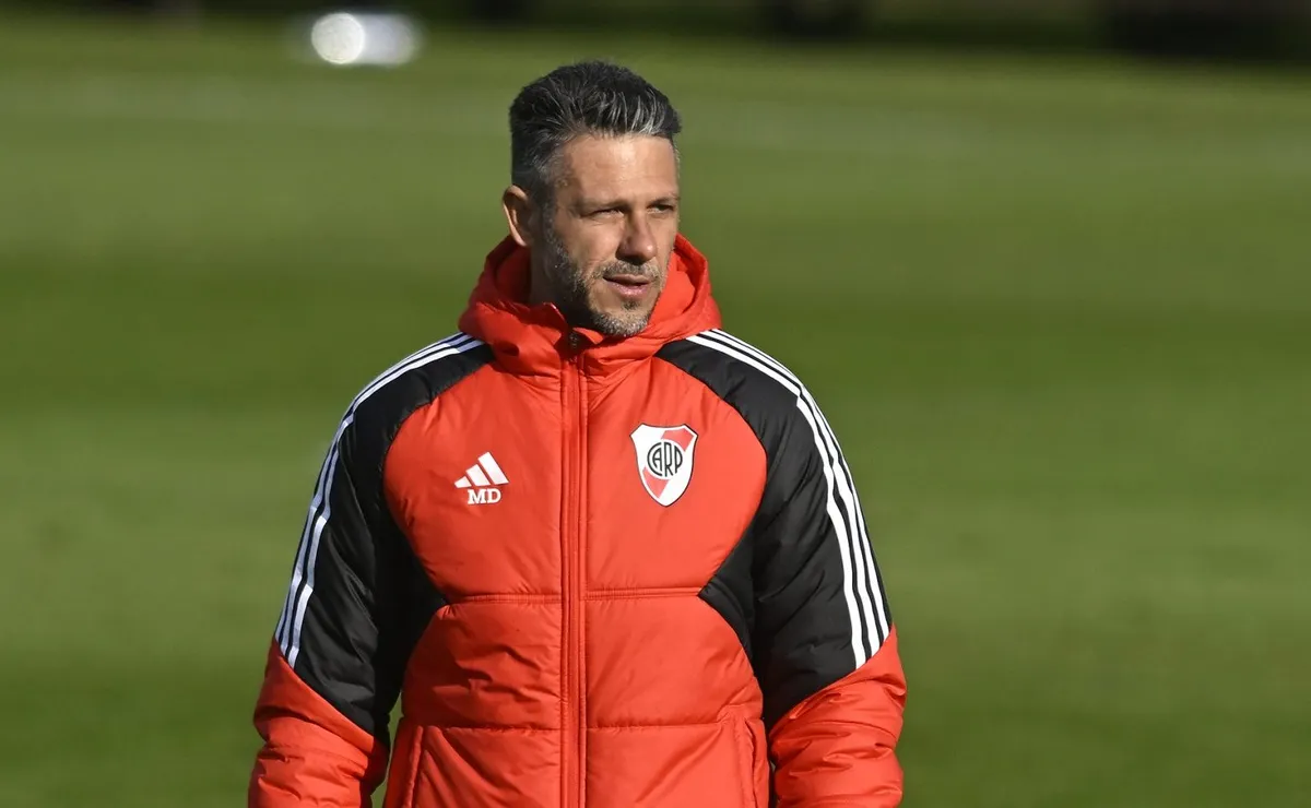 En medio de la tormenta, Demichelis define el 11 para el domingo.