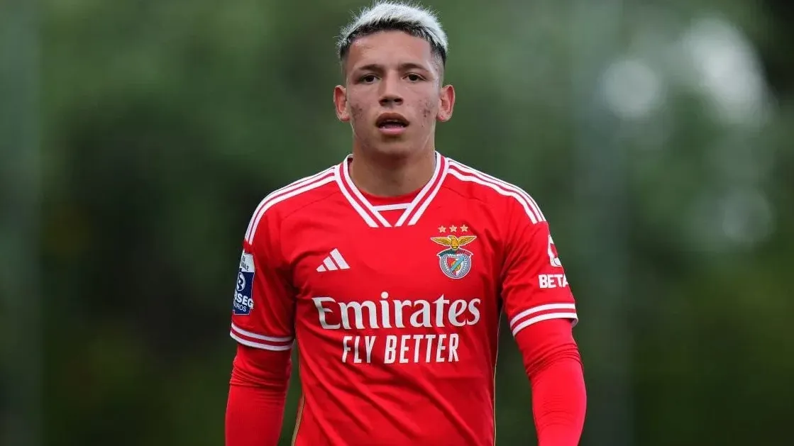 Prestianni juega poco en Benfica.