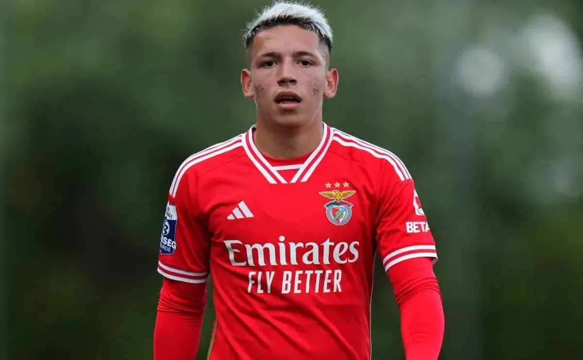 Prestianni juega poco en Benfica.