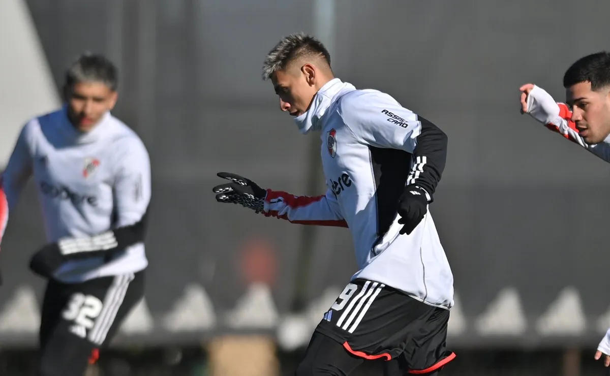 Echeverri tuvo su último entrenamiento este viernes en River Camp. (Foto: prensa River).