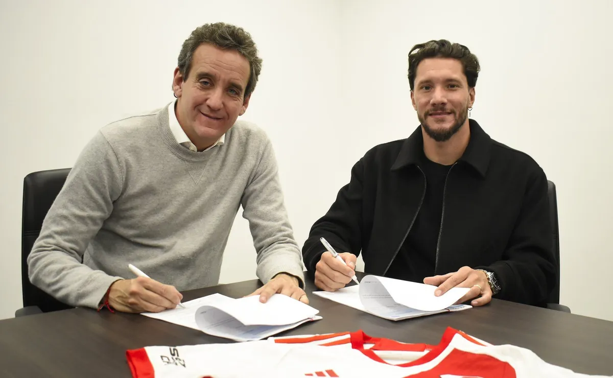 Ledesma firmó su contrato como nuevo jugador de River.