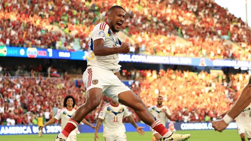 El exRiver, Salomón Rondón, grita el tanto de Venezuela.