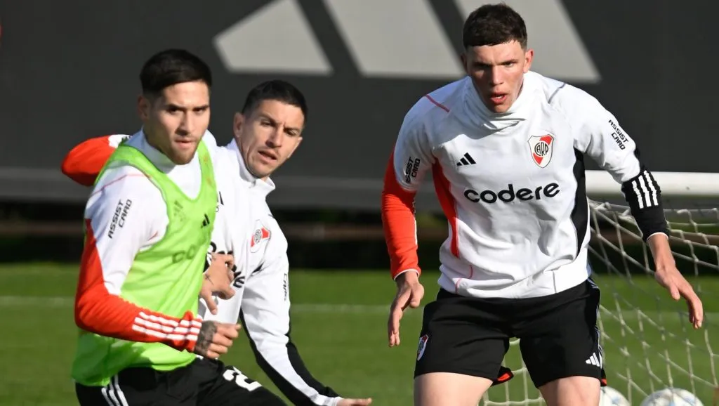 Carboni, junto a Nacho Fernández y Villagra en River Camp.
