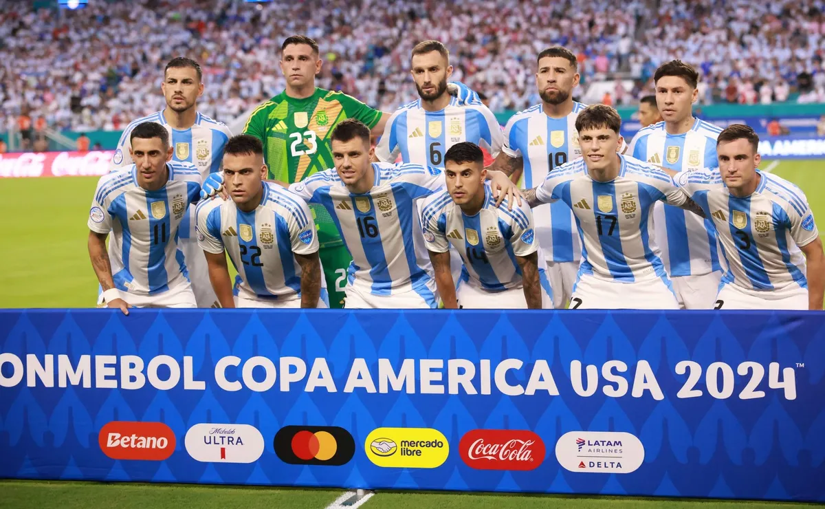 Argentina va por las semifinales ante Ecuador.