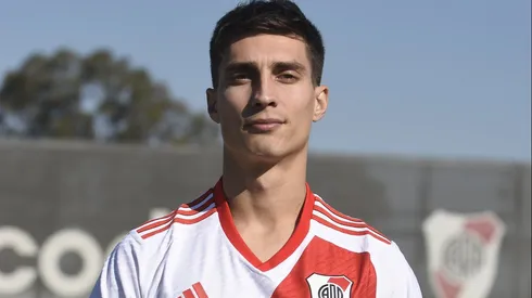 Federico Gattoni finalmente se quedará en River a pelear por un lugar.