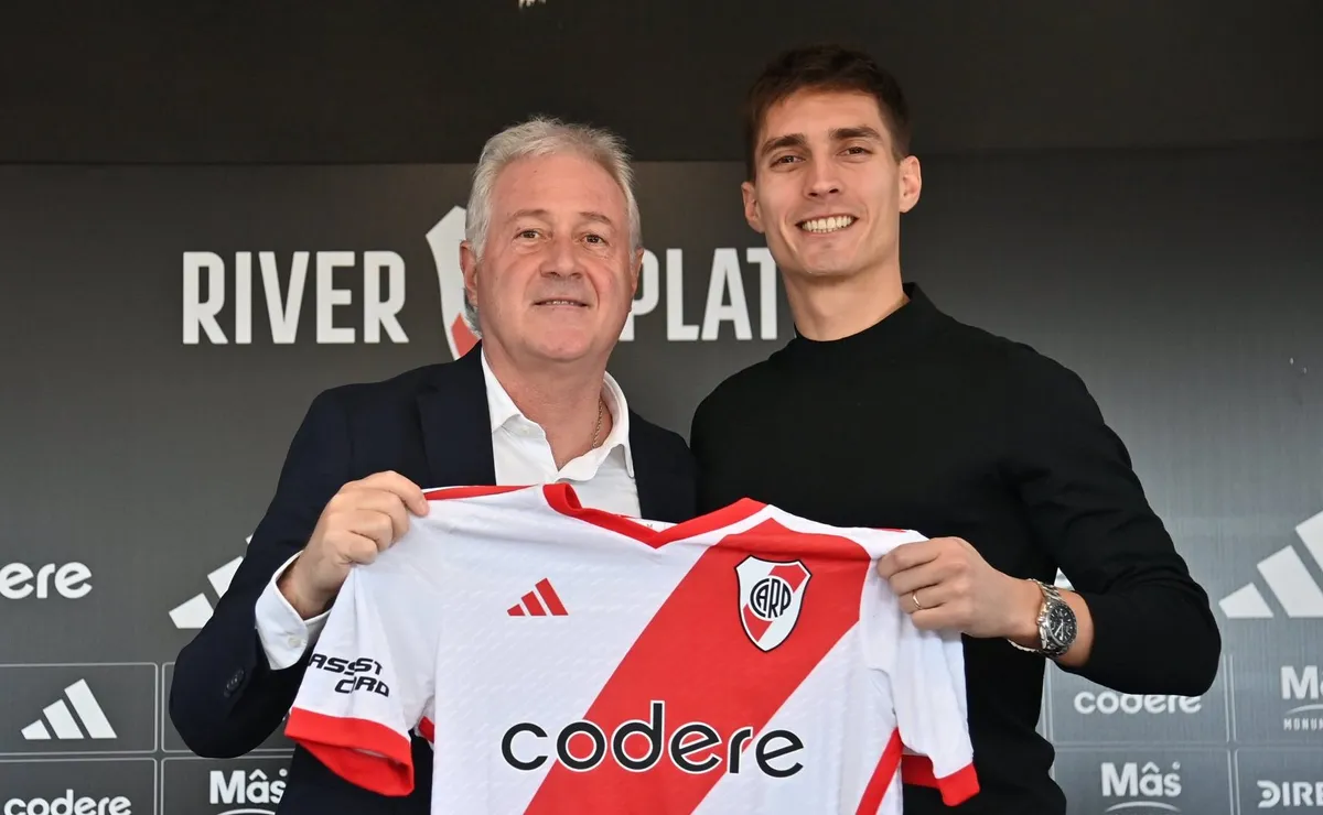 Gattoni firmó su contrato junto al vicepresidente Matías Patanian.