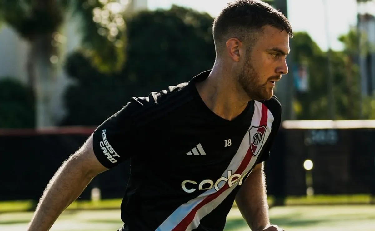 Lucas Beltrán entrenó con la ropa de River en sus vacaciones.