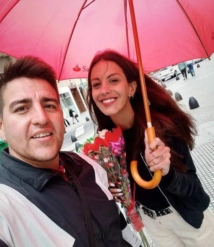 Matías Álbarez, el novio que le propuso casamiento a su pareja, Gisela, en el estadio Monumental después de un partido de River.