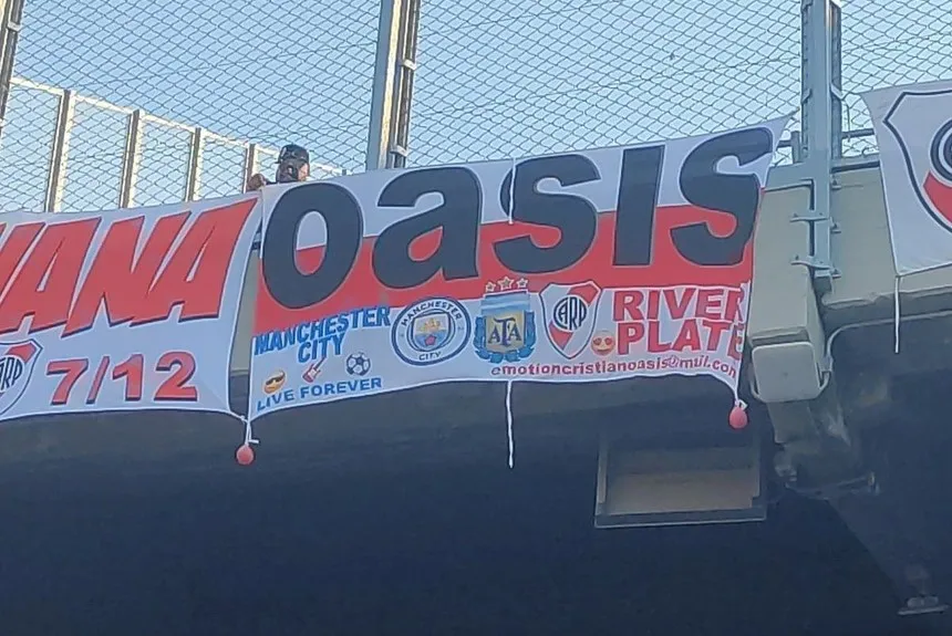 Una bandera icónica para River y la banda.