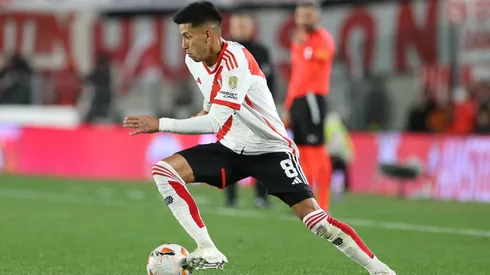 Maxi Meza está más afuera que adentro vs. Platense.