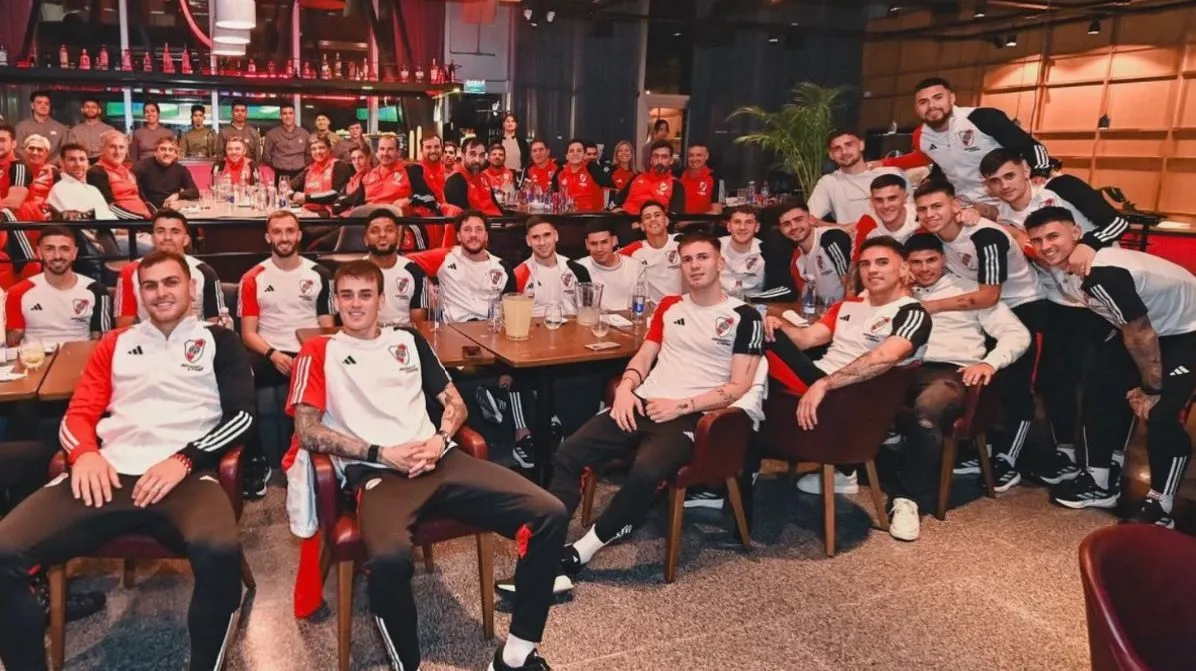Todo el plantel de River cenó en el Estadio Monumental. (Foto: Prensa River).