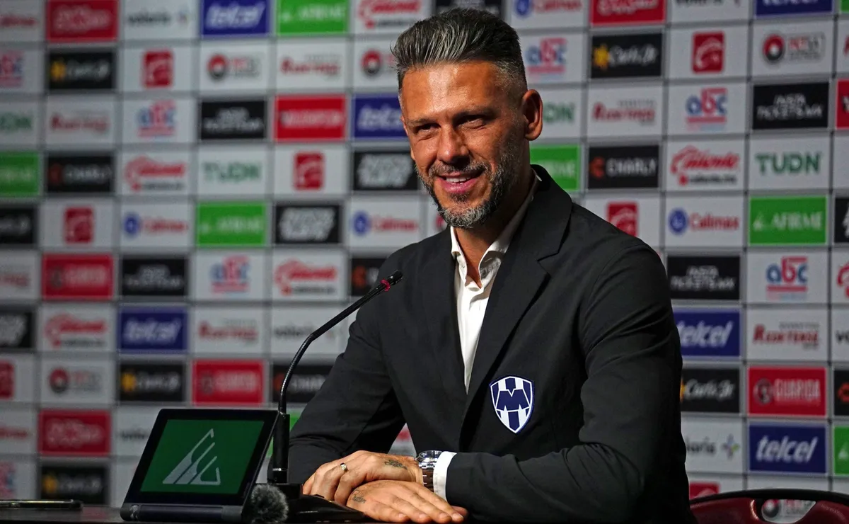 Martín Demichelis dirige a Rayados de Monterrey.