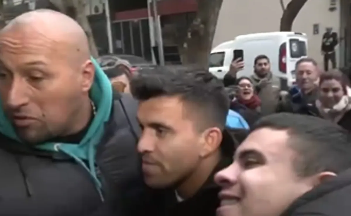 Acuña llegó a la Clínica Rossi.