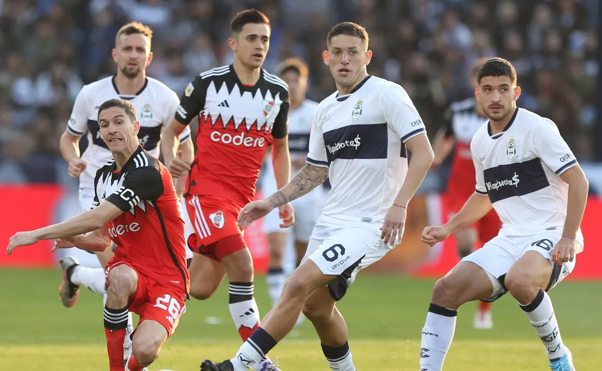 River no tuvo un buen partido en La Plata.