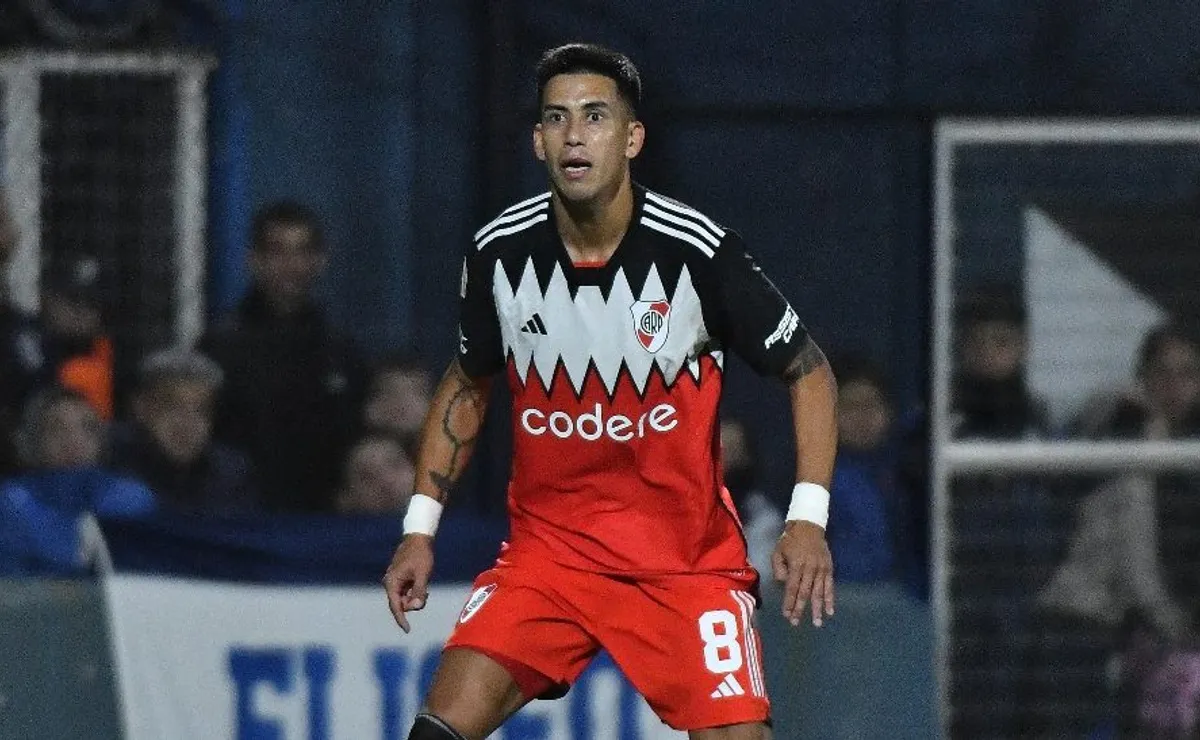 Maxi Meza hizo su debut con el Millonario, cumplió y se meterá en el once vs. Talleres. Foto: Prensa River.
