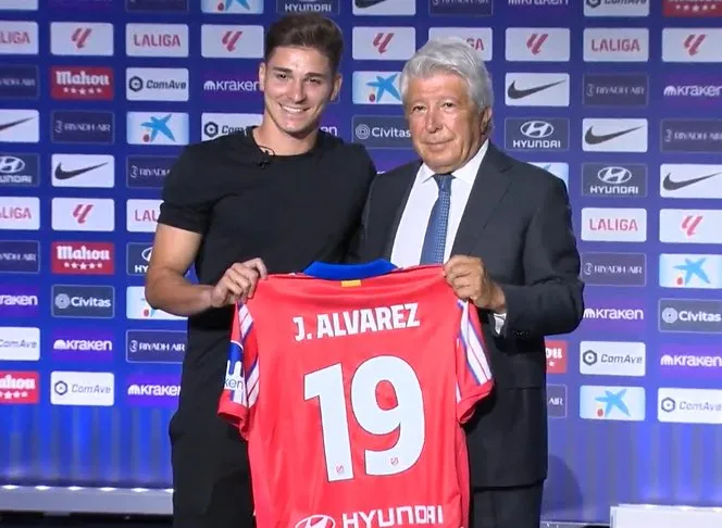 Dorsal listo para Julián Álvarez.