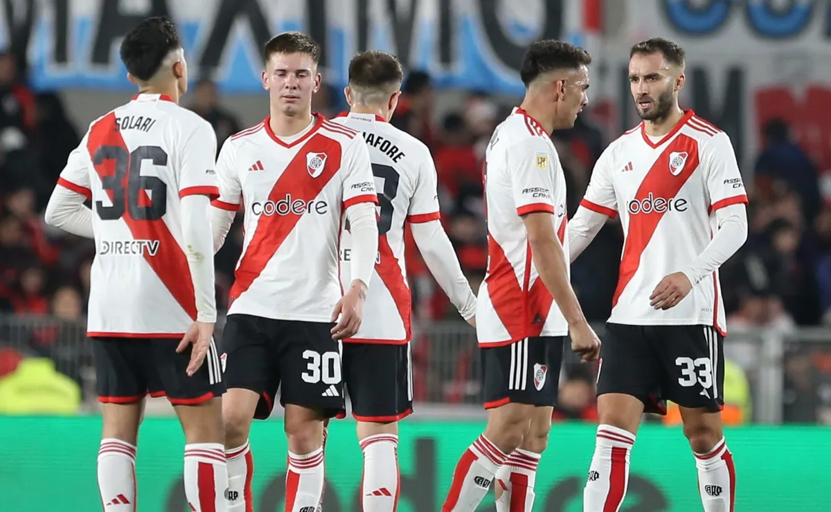 Los jugadores de River, en un duelo por Liga Profesional.