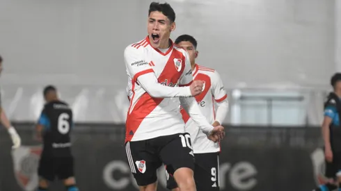 Santiago Lencina, marcó un lindo gol para la Reserva