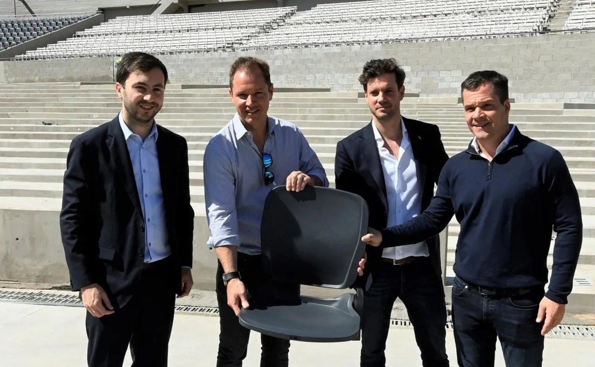 Stefano Di Carlo, Jorge Brito, Mariano Taratuty y Agustín Forchier recibieron las nuevas butacas.