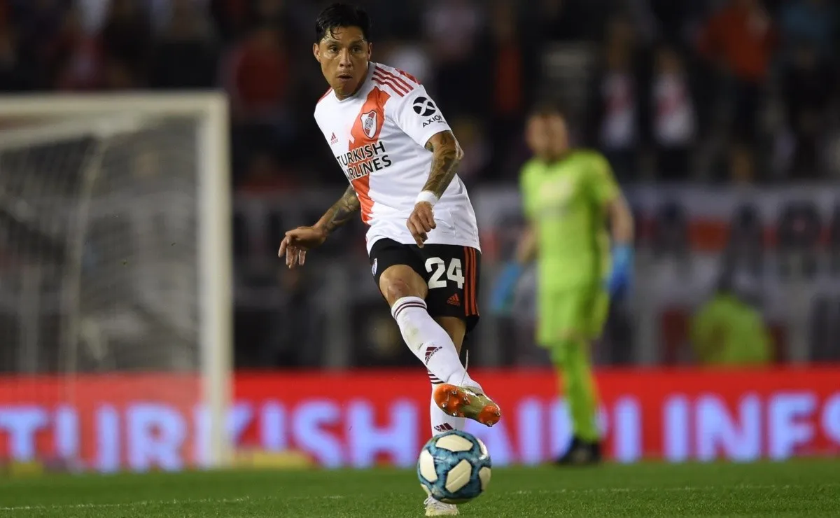 Enzo Pérez fue reemplazado a los 39 minutos del segundo tiempo por Bruno Zuculini. Al salir, se tomó el isquiotibial derecho.
