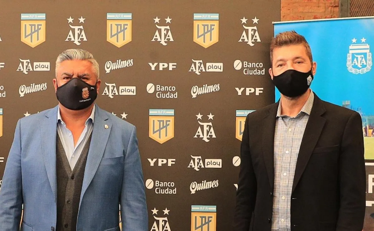 Claudio Tapia, presidente de la AFA, y Marcelo Tinelli, presidente de la Liga Profesional. Cada cual atiende su juego.