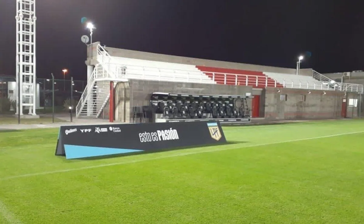El River Camp recibió el viernes todos los carteles de parte de la Liga Profesional para poder jugar allí.